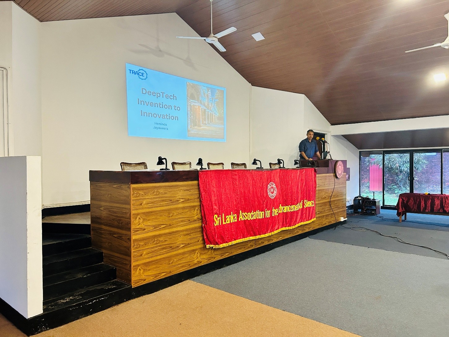Eng. Heminda Jayaweera presenting